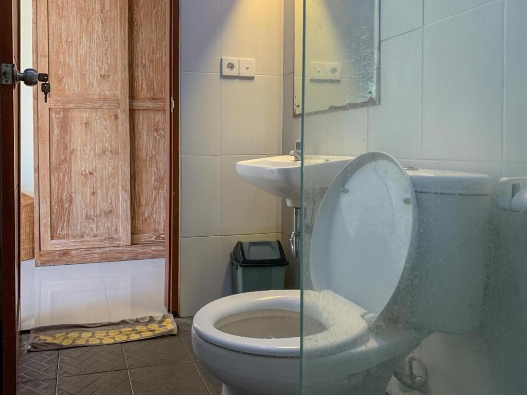 Lotus Bali Guest House Canggu  Bagian luar foto